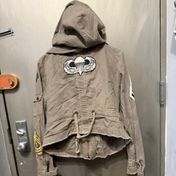 Vintage Military Bolero Cargo Jacket / Parka with Patches & reversible hood - Picture 10 of 16